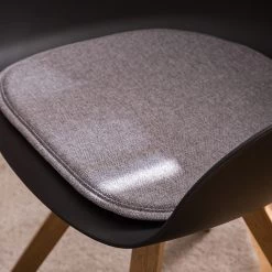 Mørteens Chaises à accoudoirs Skelde I - Matière plastique / Hévéa massif - Noir - Lot de 2 22 Mørteens Chaises à accoudoirs Skelde I - Matière plastique / Hévéa massif - Noir - Lot de 2 -ÉcoMaison Soldes 1000123392 201126 16391000010 MOOD DETAILS P000000001000123392 mood