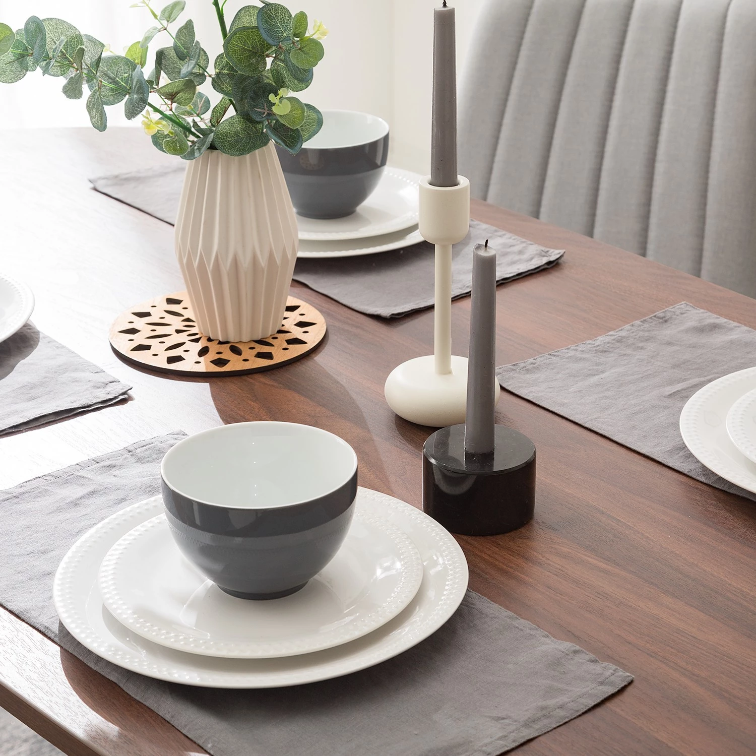 Mørteens Table Gjora II - Partiellement en hévéa massif - Imitation noyer 9 Mørteens Table Gjora II - Partiellement en hévéa massif - Imitation noyer – Image 9