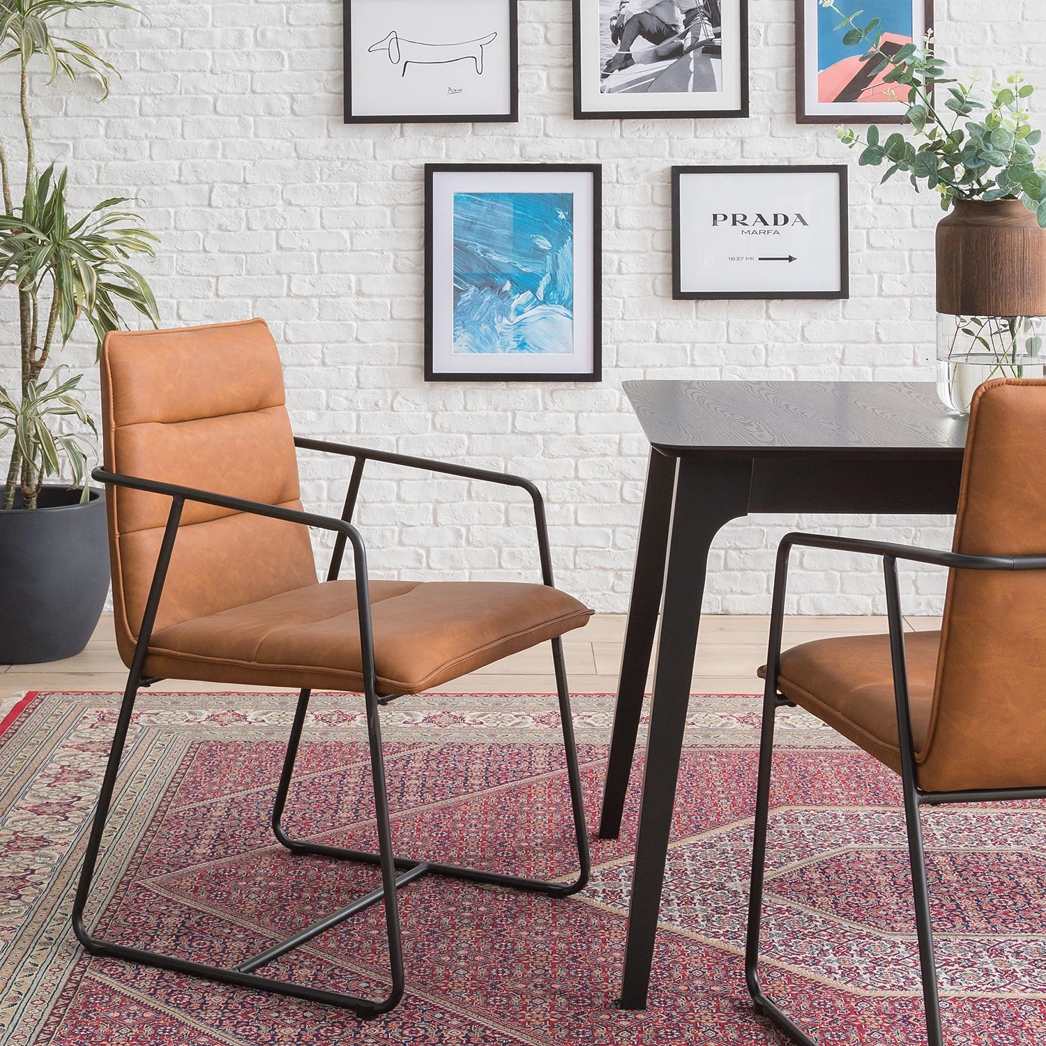 Ars manufacti Chaises à accoudoirs Bex - Imitation cuir / Métal - Marron / Noir 2 Ars manufacti Chaises à accoudoirs Bex - Imitation cuir / Métal - Marron / Noir – Image 2