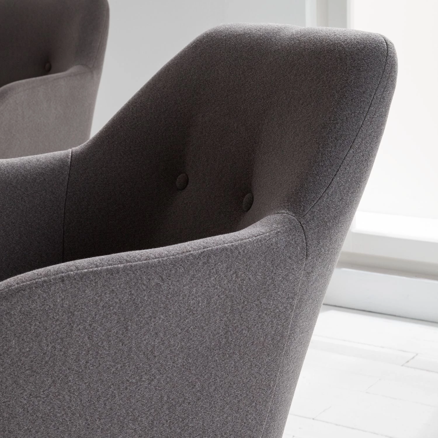 Mørteens Chaise à accoudoirs Bolands - Gris clair / Chêne 8 Mørteens Chaise à accoudoirs Bolands - Gris clair / Chêne – Image 8