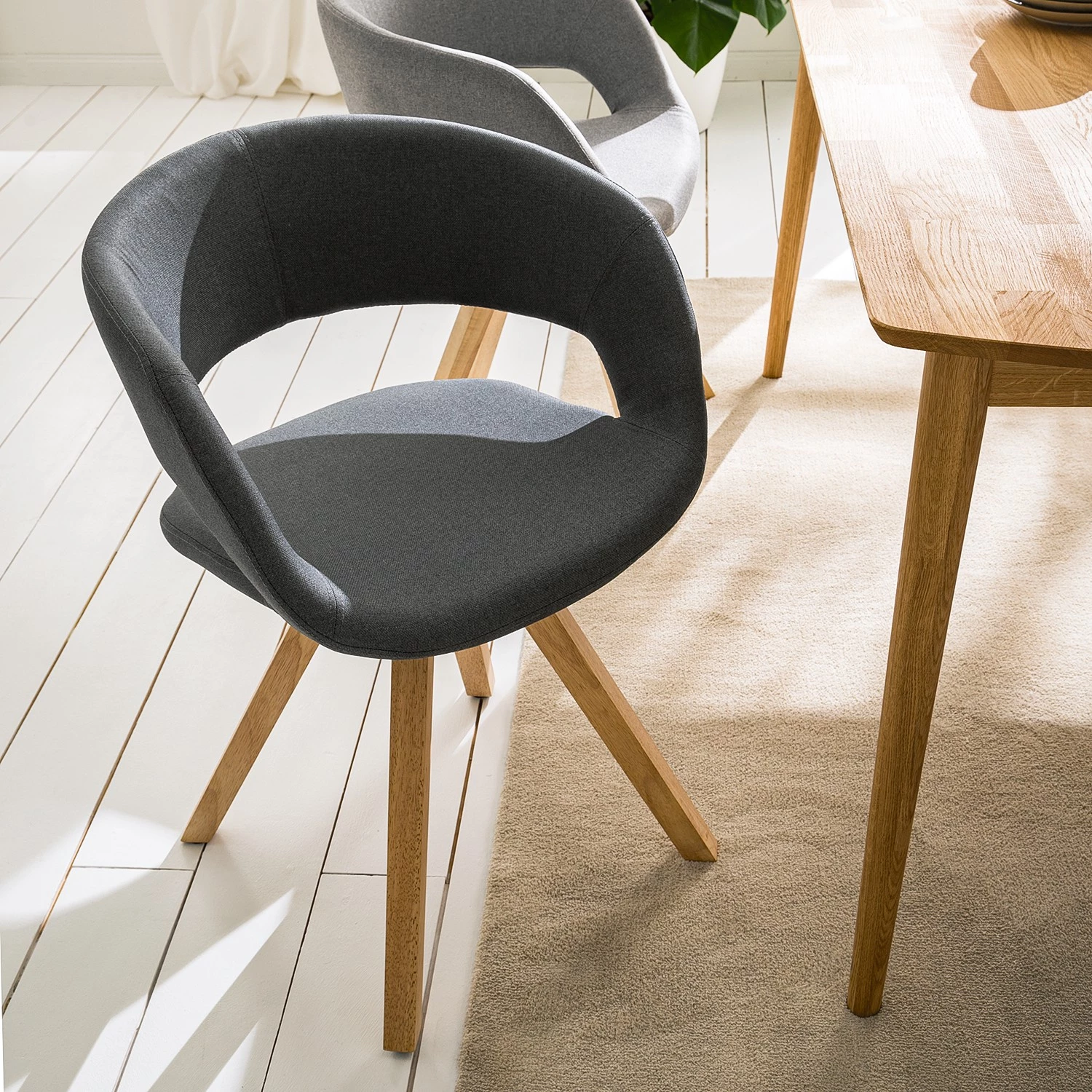 Mørteens Chaise à accoudoirs Buggio - Tissu / Hévéa massif - Tissu Cors: Gris foncé - 1 chaise 3 Mørteens Chaise à accoudoirs Buggio - Tissu / Hévéa massif - Tissu Cors: Gris foncé - 1 chaise – Image 3