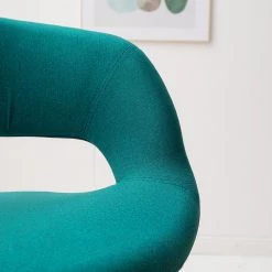 Mørteens Chaise à accoudoirs Buggio - Tissu / Hévéa massif - Tissu Cors: Pétrole - 1 chaise -ÉcoMaison Soldes 1000164525 210602 06321300003 DETAILS P000000001000164525