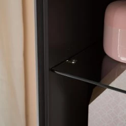 Mørteens Vitrine Lindholm - Partiellement en chêne massif - Gris mat 28 Mørteens Vitrine Lindholm - Partiellement en chêne massif - Gris mat -ÉcoMaison Soldes 1000170810 200108 13505900007 DETAILS P000000001000170810