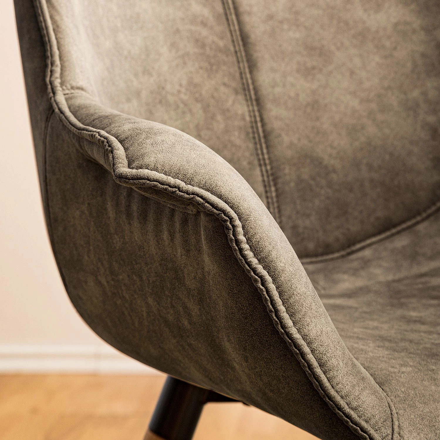 Ars manufacti Chaise à accoudoirs Kantii I - Microfibre / Chêne massif - Gris silex vintage - 1 chaise 9 Ars manufacti Chaise à accoudoirs Kantii I - Microfibre / Chêne massif - Gris silex vintage - 1 chaise – Image 9