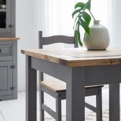 Maison Belfort Table Finca Rustica I - Pin massif - Pin gris - 80 x 80 cm -ÉcoMaison Soldes 1000178046 200603 16035600019 MOOD DETAILS P000000001000178046 mood