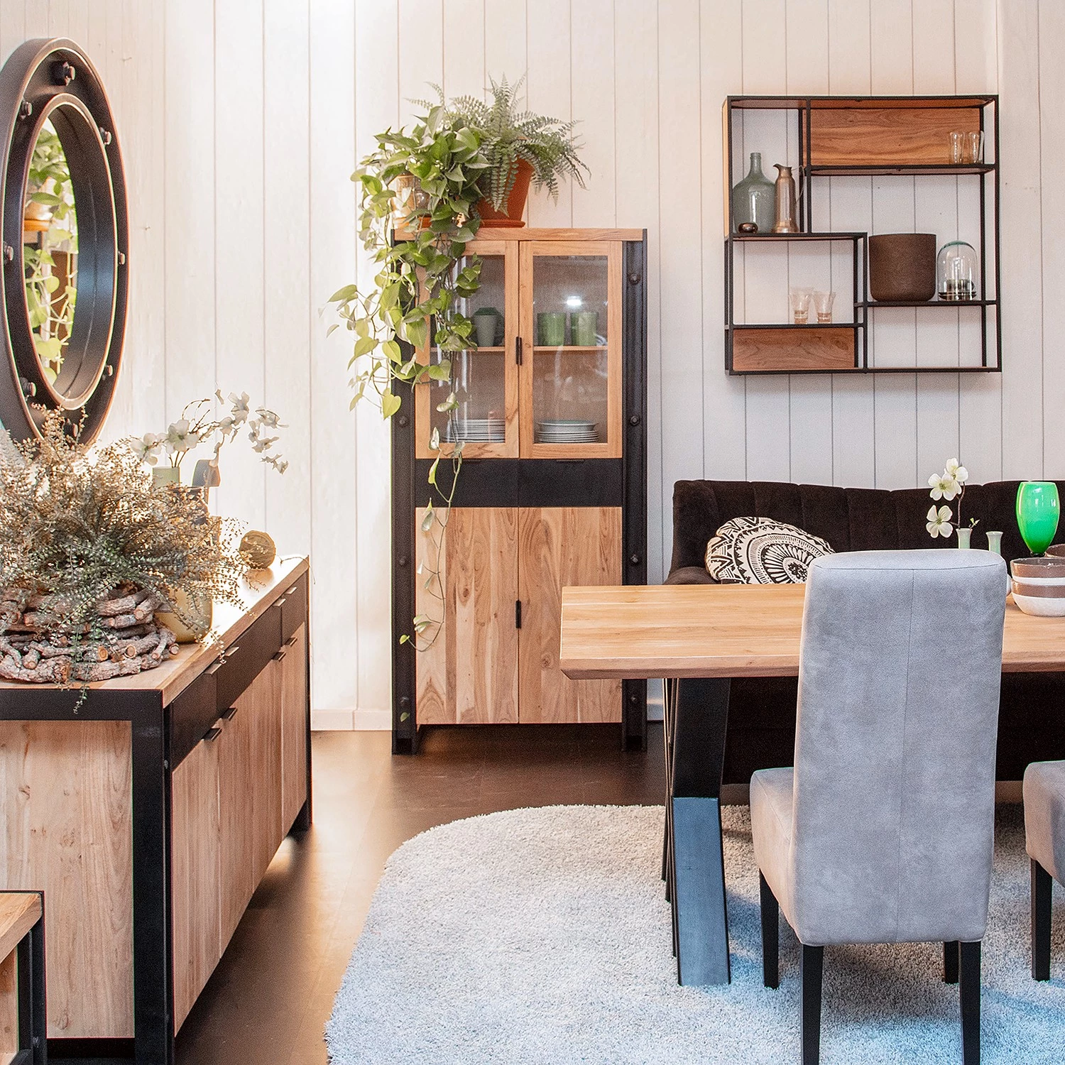 Red Living Vitrine Galvan - Acacia massif - Acacia / Noir 2 Red Living Vitrine Galvan - Acacia massif - Acacia / Noir – Image 2