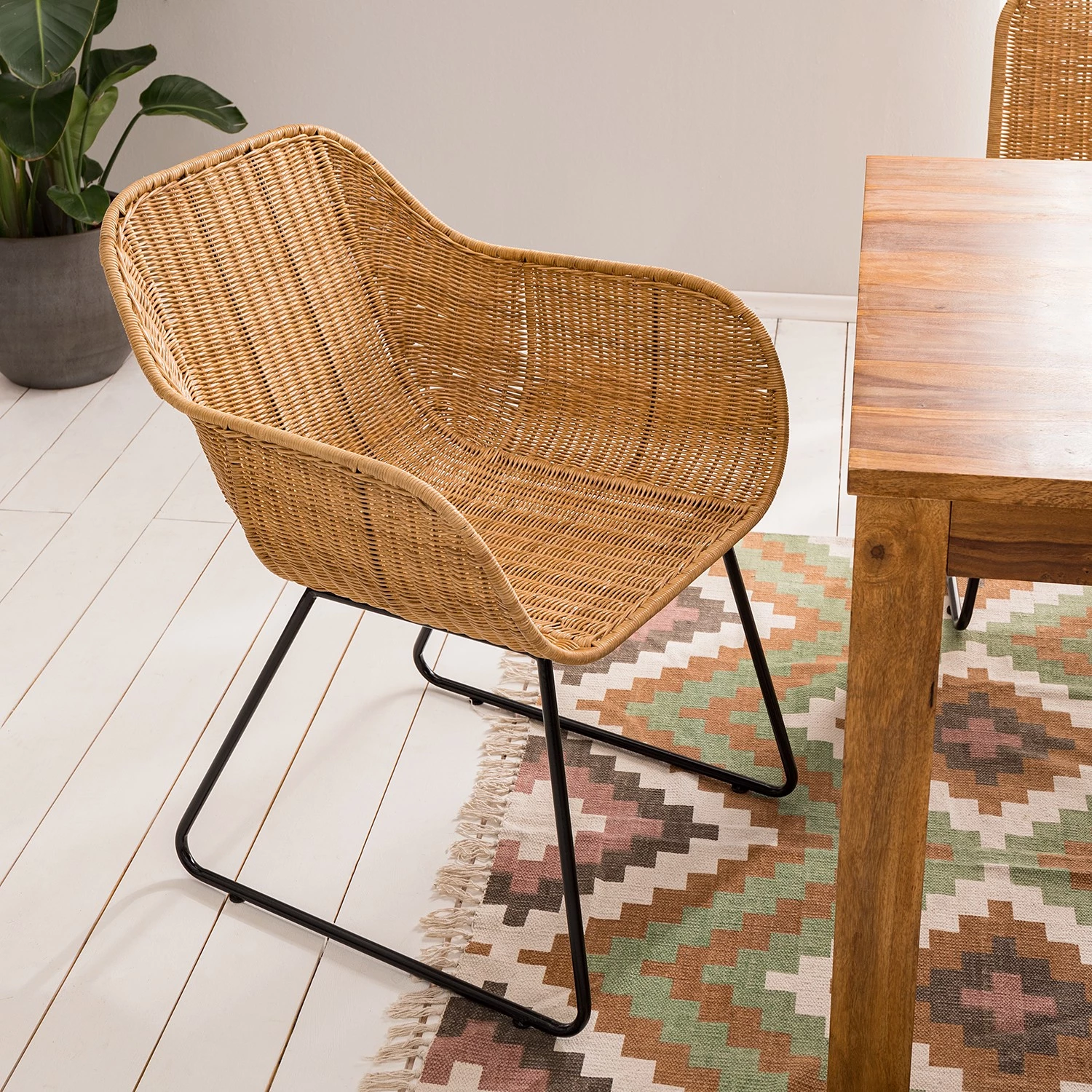 Ars manufacti Chaises à accoudoirs Vuna - Rotin / Métal - Rotin naturel / Noir 3 Ars manufacti Chaises à accoudoirs Vuna - Rotin / Métal - Rotin naturel / Noir – Image 3