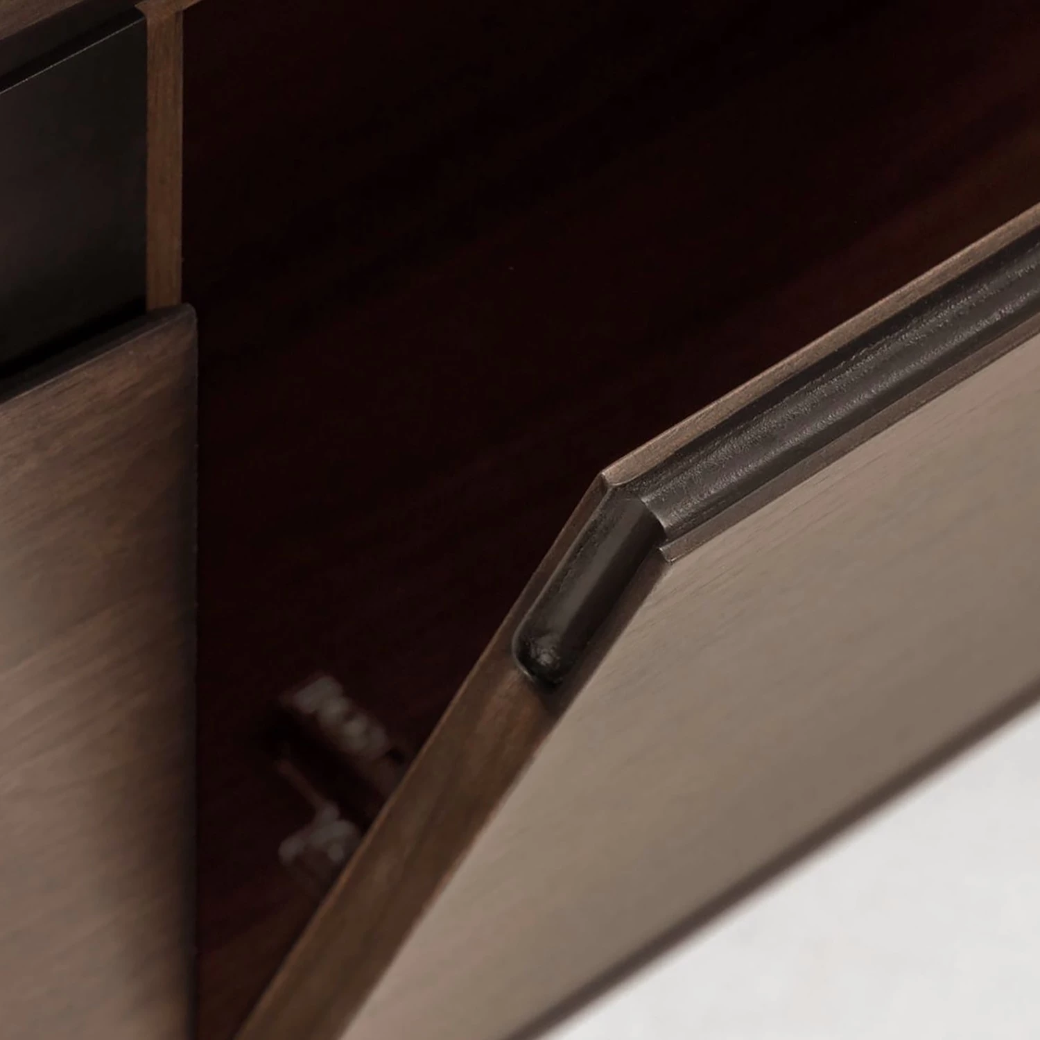 Red Living Buffet Kuuvi - Placage en bois véritable - Noyer / Noir 9 Red Living Buffet Kuuvi - Placage en bois véritable - Noyer / Noir – Image 9