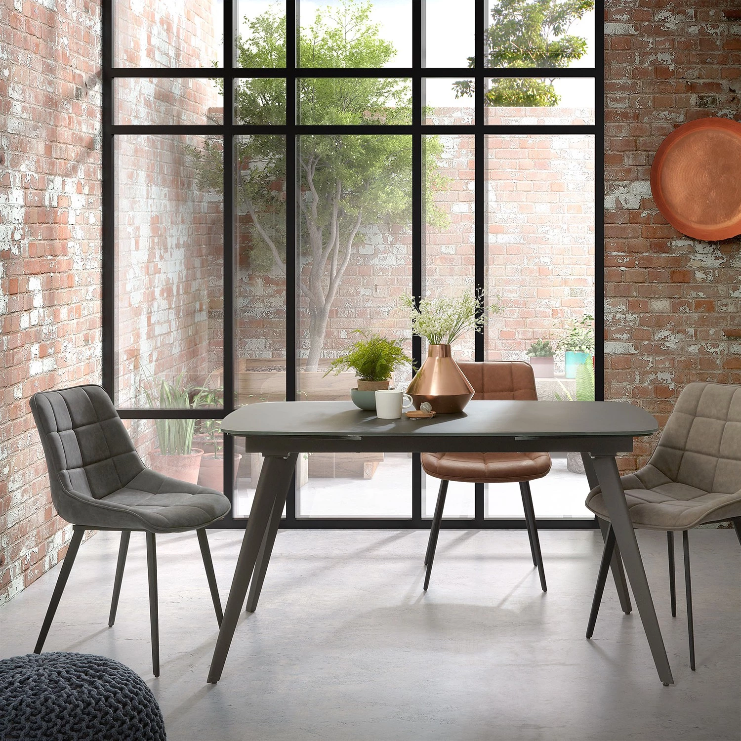 Red Living Chaises capitonnées Kellia (lot de 2) - Imitation cuir / Acier - Noir - Gris vintage 3 Red Living Chaises capitonnées Kellia (lot de 2) - Imitation cuir / Acier - Noir - Gris vintage – Image 3