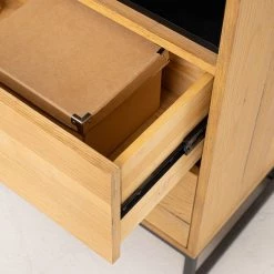 Studio Copenhagen Buffet haut Flox - Placage en bois véritable / Métal -Chêne / Noir 28 Studio Copenhagen Buffet haut Flox - Placage en bois véritable / Métal -Chêne / Noir -ÉcoMaison Soldes 1000218128 211020 14273900061 DETAILS P000000001000218128