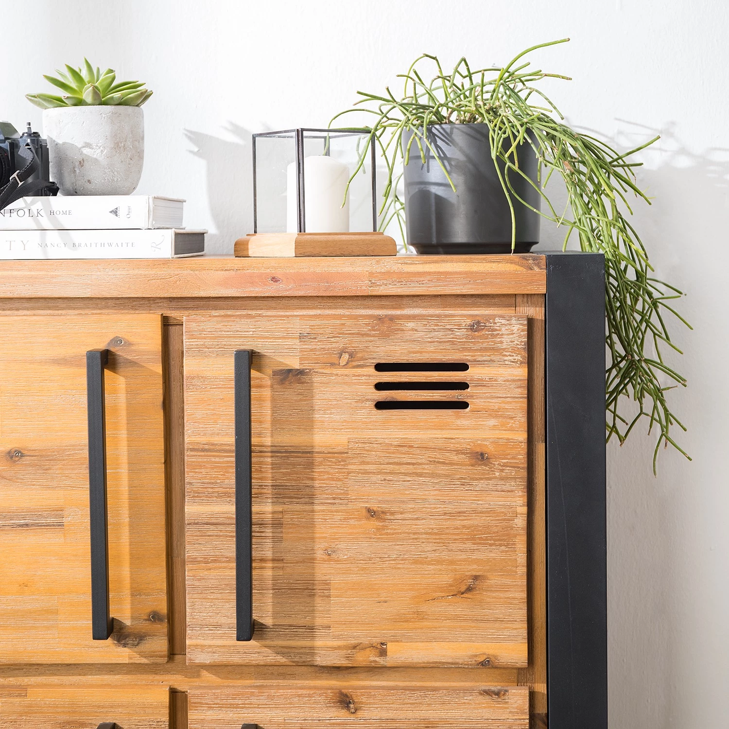 Ars manufacti Buffet haut Urban Industry I - Partiellement en acacia massif / Métal - Acacia / Noir 7 Ars manufacti Buffet haut Urban Industry I - Partiellement en acacia massif / Métal - Acacia / Noir – Image 7