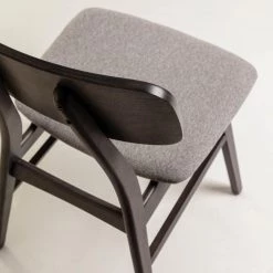 Norrwood Chaises Varkaus III (lot de 2) - Tissu / Placage en frêne et hévéa massif - gris clair / Frêne foncé -ÉcoMaison Soldes 1000225994 200917 06372600120 DETAILS P000000001000225994