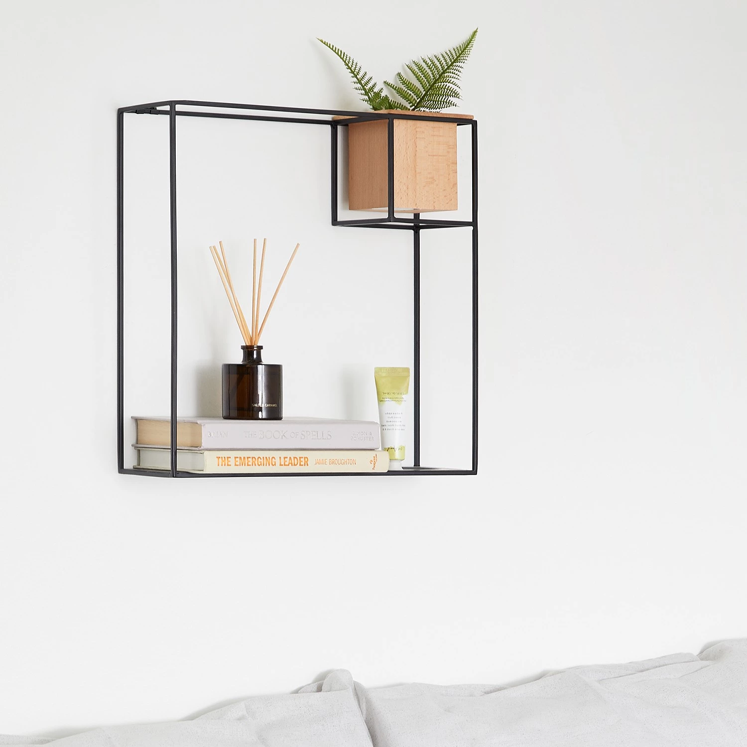 Umbra Étagère murale Cubist I - Métal / Hêtre massif - Noir / Hêtre 2 Umbra Étagère murale Cubist I - Métal / Hêtre massif - Noir / Hêtre – Image 2