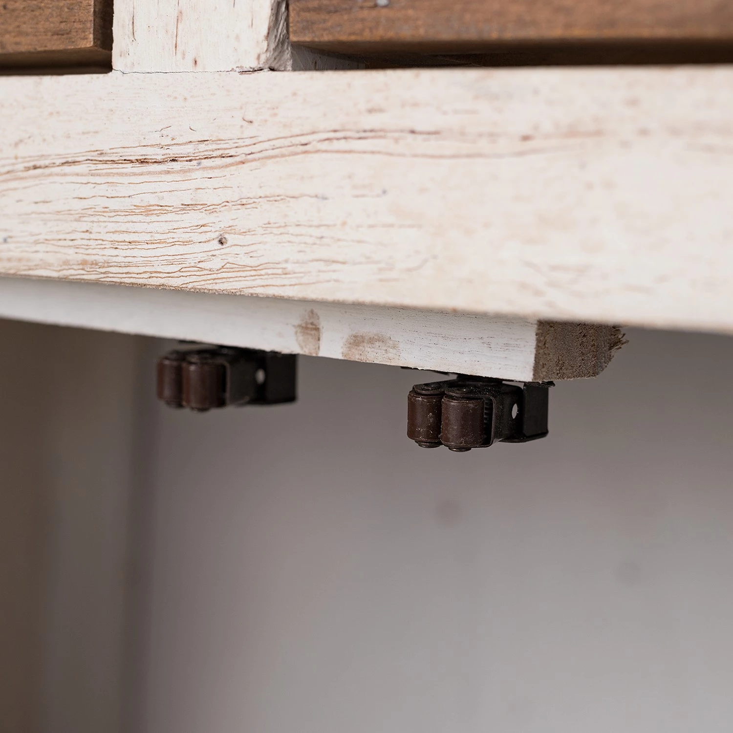 Wolf-Möbel Vaisselier Maison - Acacia massif - Acacia couleur pierre / Blanc cassé 22 Wolf-Möbel Vaisselier Maison - Acacia massif - Acacia couleur pierre / Blanc cassé – Image 22