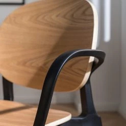 Studio Copenhagen Chaises à accoudoirs Day (lot de 2) - Contreplaqué / Matière plastique - Imitation chêne / Noir -ÉcoMaison Soldes 1000273479 220915 023 MOOD DETAILS P000000001000273479 mood