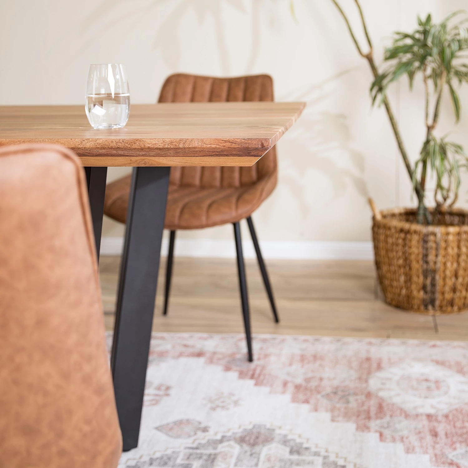 Ars manufacti Table Conna - Acacia - Largeur : 200 cm - Bord suisse 6 Ars manufacti Table Conna - Acacia - Largeur : 200 cm - Bord suisse – Image 6