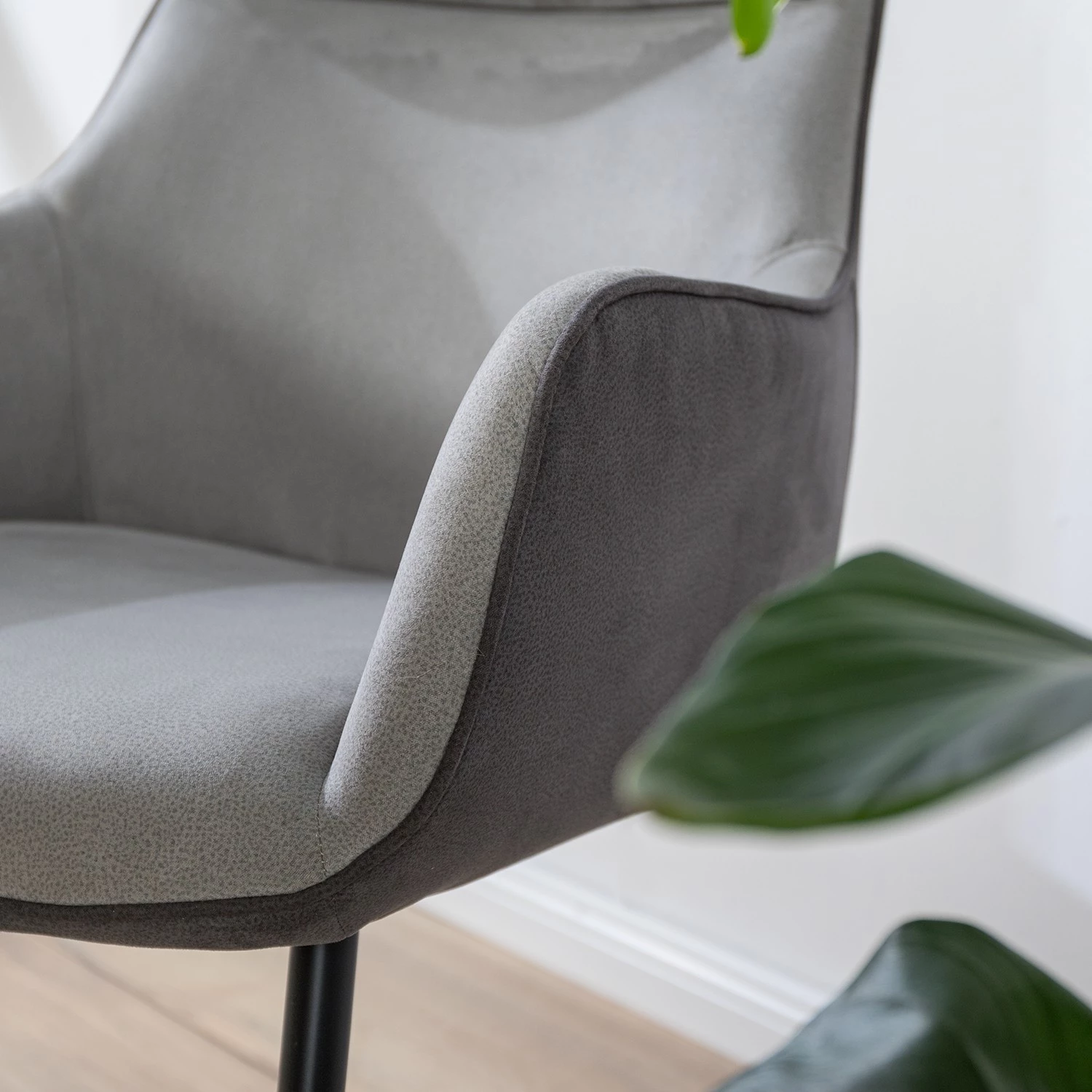 Fredriks Chaise à accoudoirs Altoona - Tissage à plat / Métal - Gris foncé et gris clair / Noir mat 14 Fredriks Chaise à accoudoirs Altoona - Tissage à plat / Métal - Gris foncé et gris clair / Noir mat – Image 14