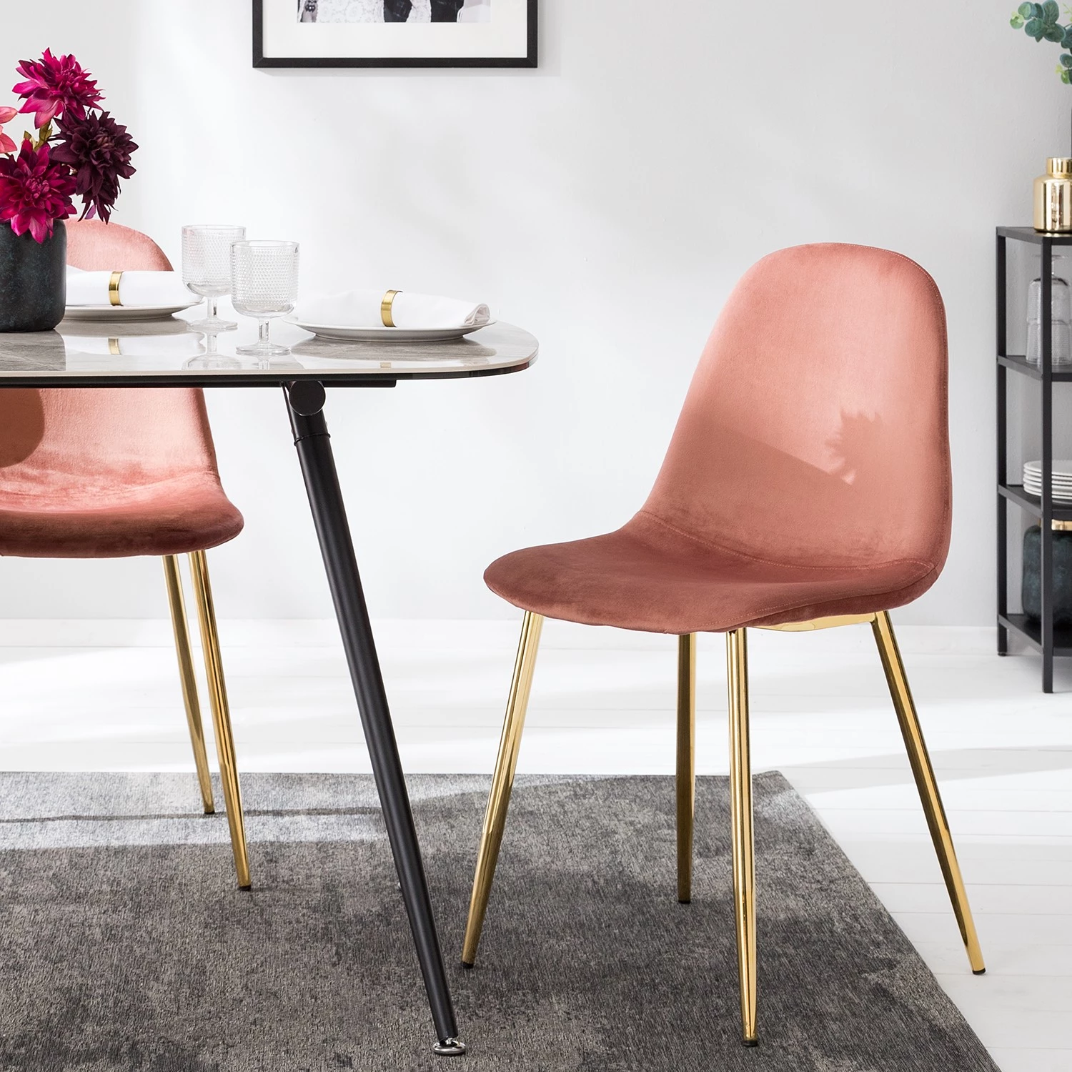 Jack & Alice Chaise Yoyce II - Velours / Métal - Doré - Velours Tiru: Saumon - Lot de 4 2 Jack & Alice Chaise Yoyce II - Velours / Métal - Doré - Velours Tiru: Saumon - Lot de 4 – Image 2