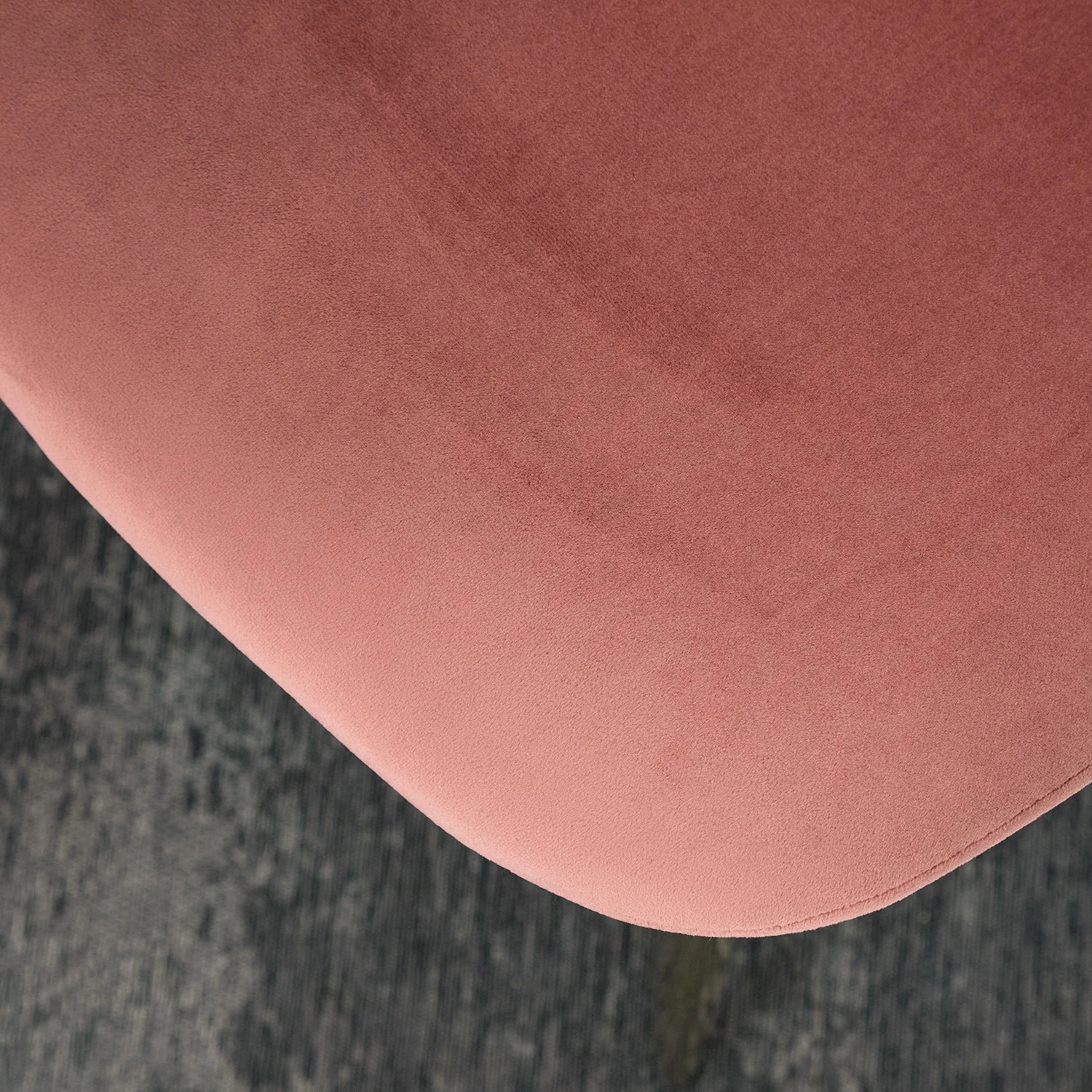 Jack & Alice Chaise Yoyce II - Velours / Métal - Doré - Velours Tiru: Saumon - Lot de 4 8 Jack & Alice Chaise Yoyce II - Velours / Métal - Doré - Velours Tiru: Saumon - Lot de 4 – Image 8