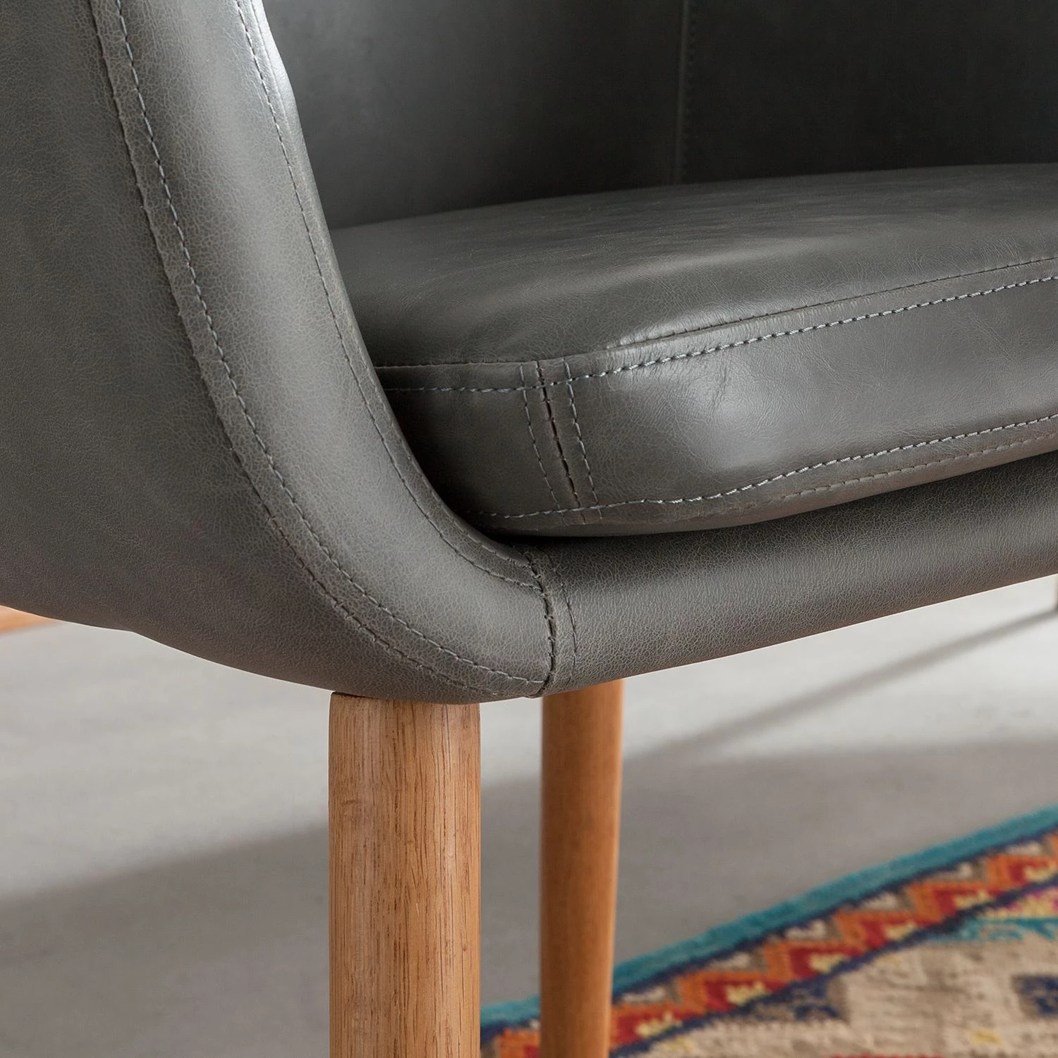 Mørteens Chaises à accoudoirs Nicholas - Cuir synthétique Aken: Gris clair vintage - 1 chaise 9 Mørteens Chaises à accoudoirs Nicholas - Cuir synthétique Aken: Gris clair vintage - 1 chaise – Image 9