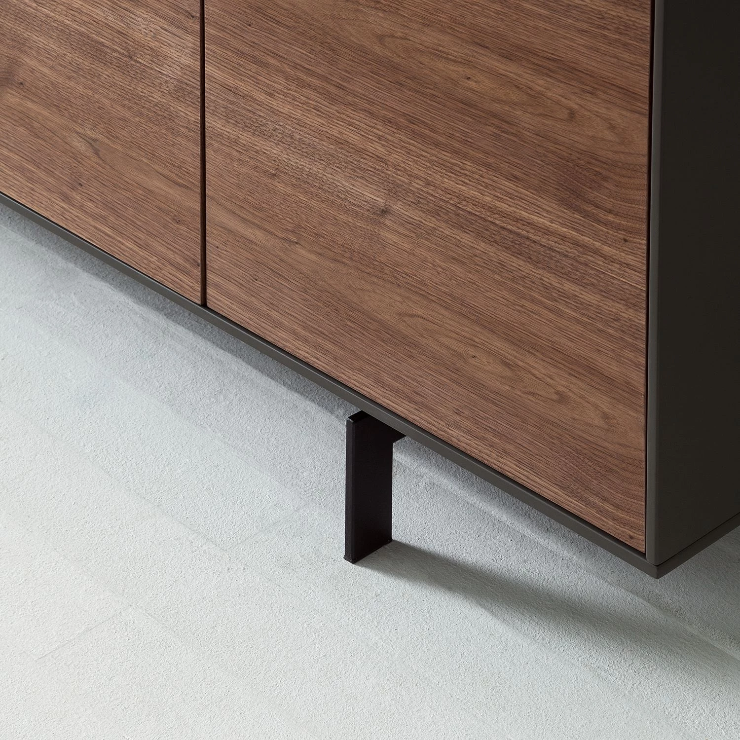 Eva Padberg Collection Buffet Payara - Noyer / Anthracite 16 Eva Padberg Collection Buffet Payara - Noyer / Anthracite – Image 16